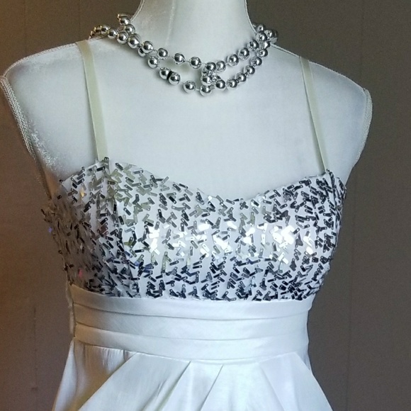 Sleeveless v neck sequined dress with pockets - Picture 3 of 8
